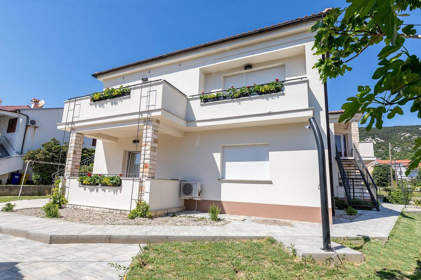 Apartamento entero, Nur 300 Meter vom wunderschönen Strand entfernt in Baska, Krk (isla)