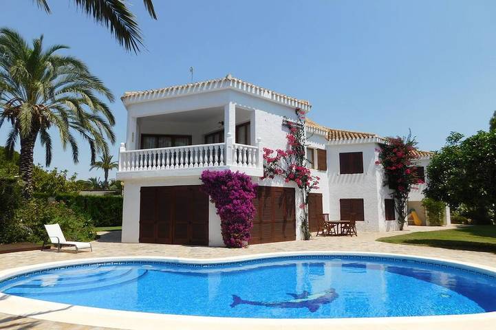 Villa for 8 people, with Balcony and Terrace as well as Garden in Cabo Roig