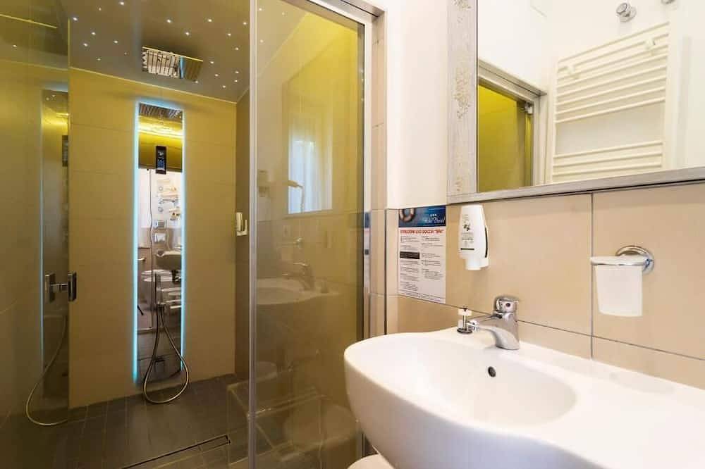 Apartamento entero, Concha: Habitación doble con zona de cocina in Igea Marina, Bellaria-Igea Marina