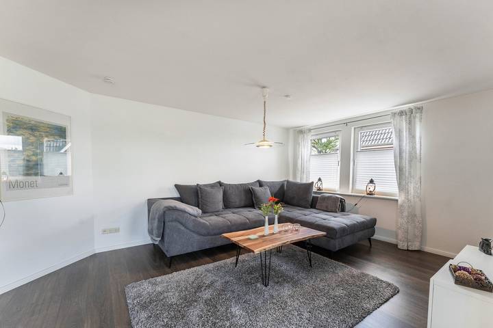 Hel lägenhet, Apartment 'Am Rande Neumünsters' with Balcony in Neumünster, Schleswig-Holstein Binnenland