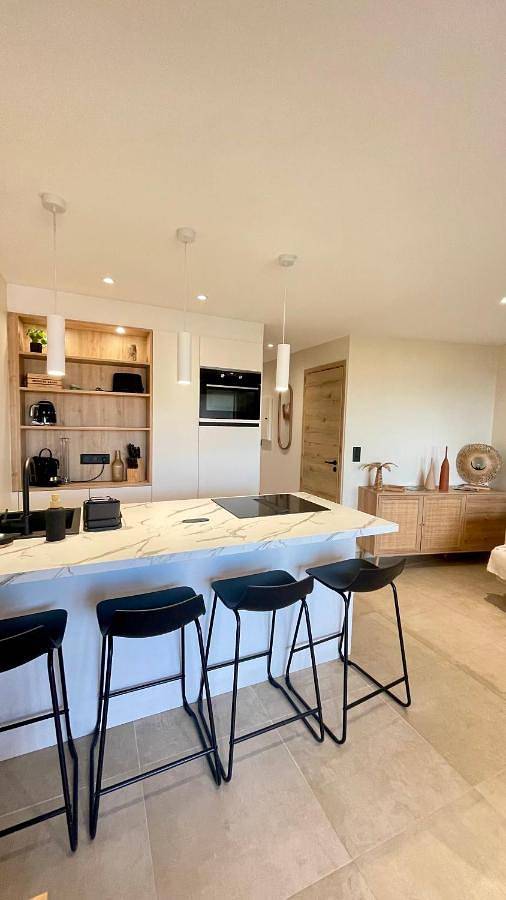 Ferienwohnung für 5 Personen, mit Terrasse und Garten sowie Pool und Ausblick in Gassin