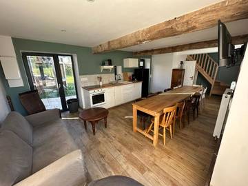 Gîte pour 9 personnes, avec balcon et vue à Neauphe-sur-Dive