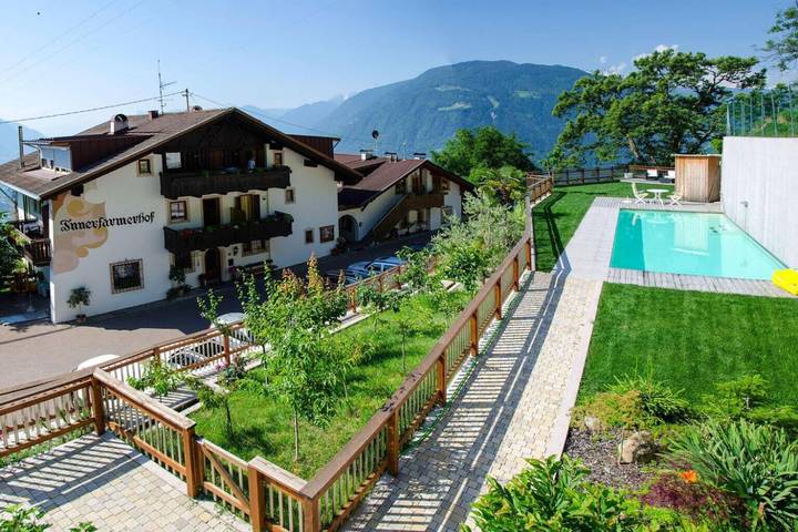 Ferienwohnung für 3 Personen, mit Balkon und Garten im Dorf Tirol