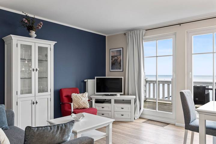 Ganze Wohnung, Ferienwohnung in erster Reihe am Strand mit Balkon und großartigem Meerblick! in Kühlungsborn Weststrand, Kühlungsborn