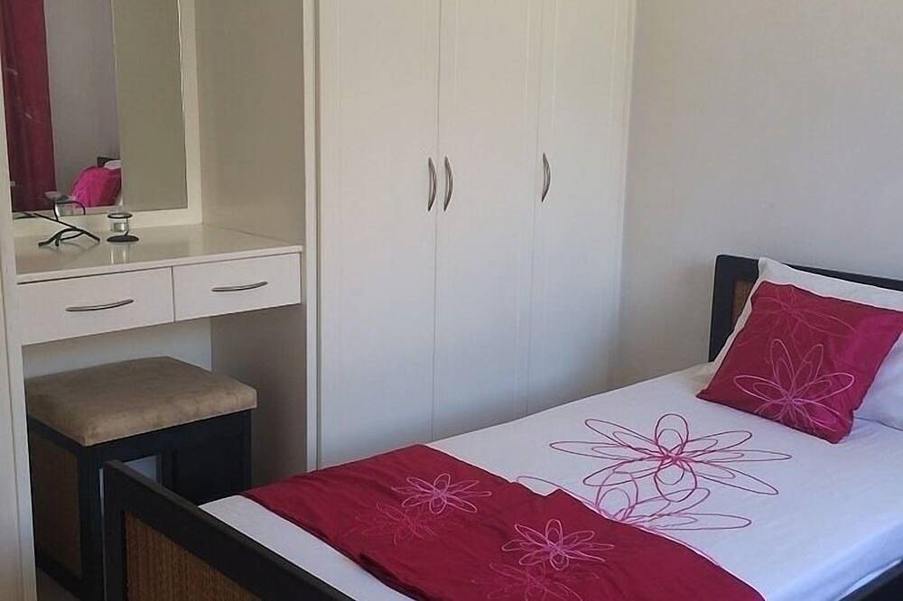 Ganze Wohnung, Erdgeschosswohnung mit Pool, A / C, Tv, Dvd, Wifi, Patio und privatem Parkplatz in Paphos, Südzypern