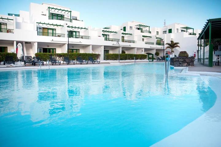 Apartahotel para 4 personas, con piscina y jardín en Lanzarote