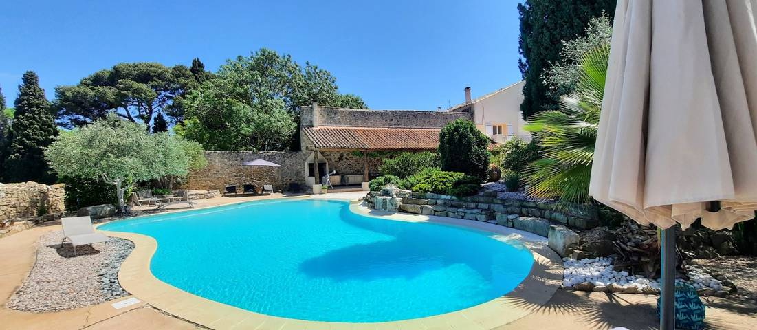 Gîte pour 4 personnes, avec jardin ainsi que piscine et terrasse