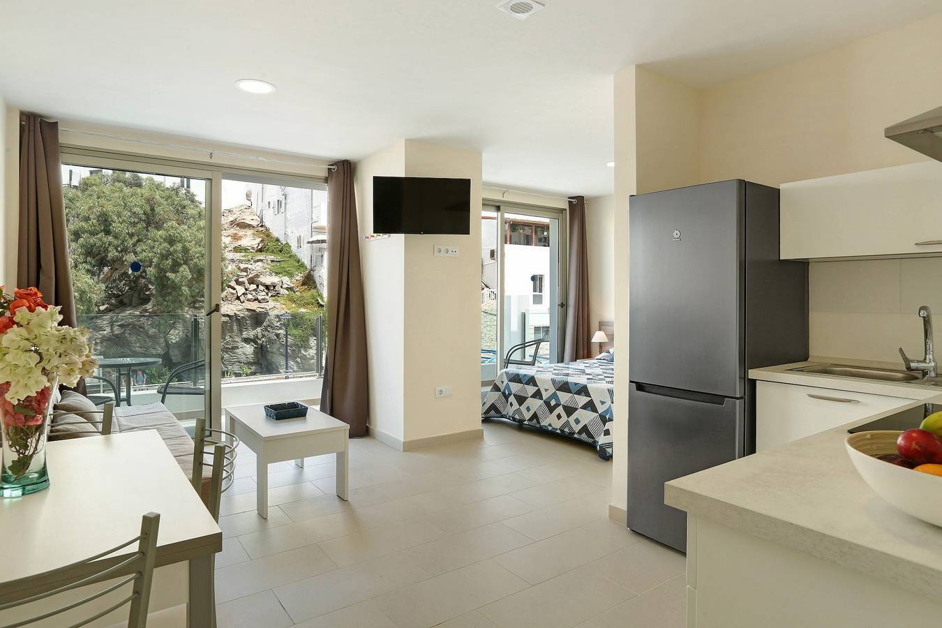 Appartement entier, Appartement Albamar 1D avec vue sur les montagnes, Wi-Fi, climatisation et balcon in Puerto de Mogan, Lomo Quiebre