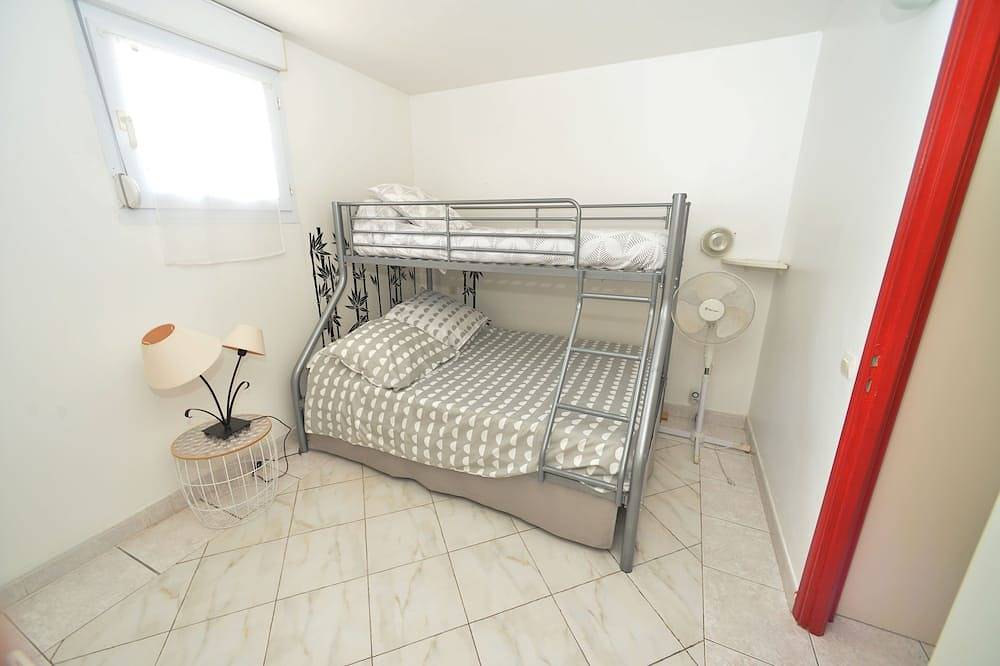 Entire apartment, 2 Bedroom Apartment in Santa-Lucia-di-Moriani in Santa-Lucia-di-Moriani, Corte region