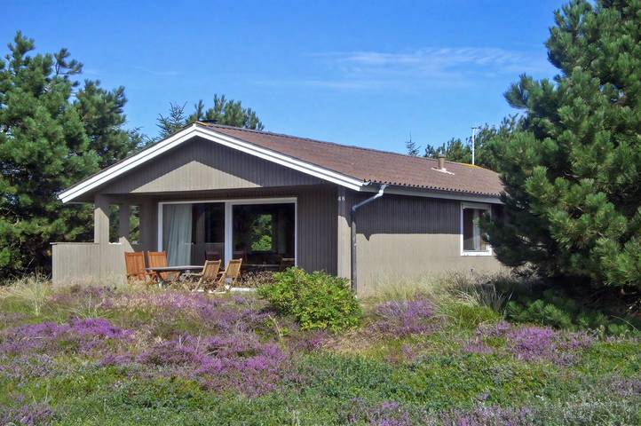 Ferieudlejning for 4 personer, med terrasse i Klitmøller