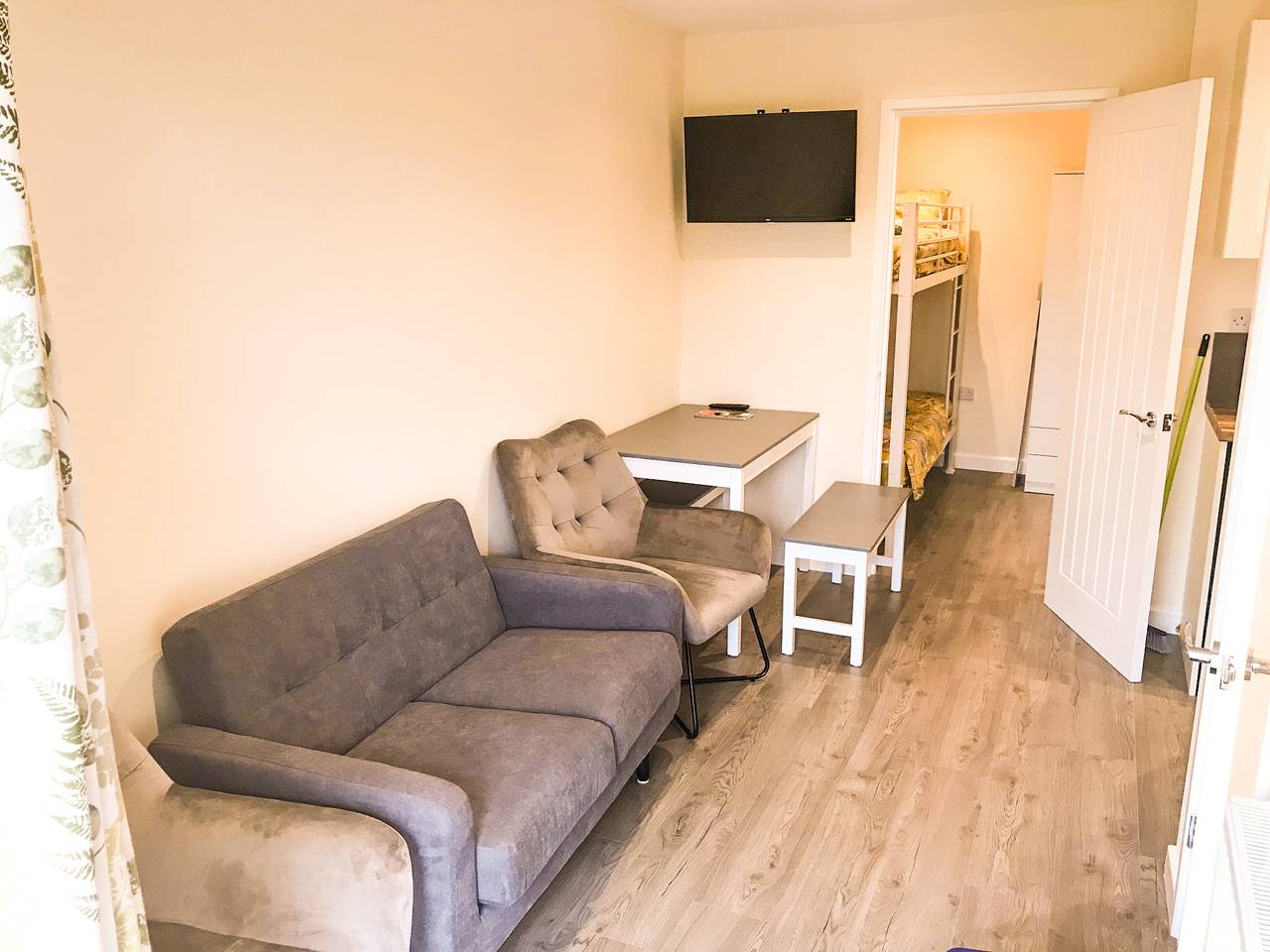 Entire holiday apartment, Rabbits Warren Sleeps 4 Bike-Friendly in Gloucestershire