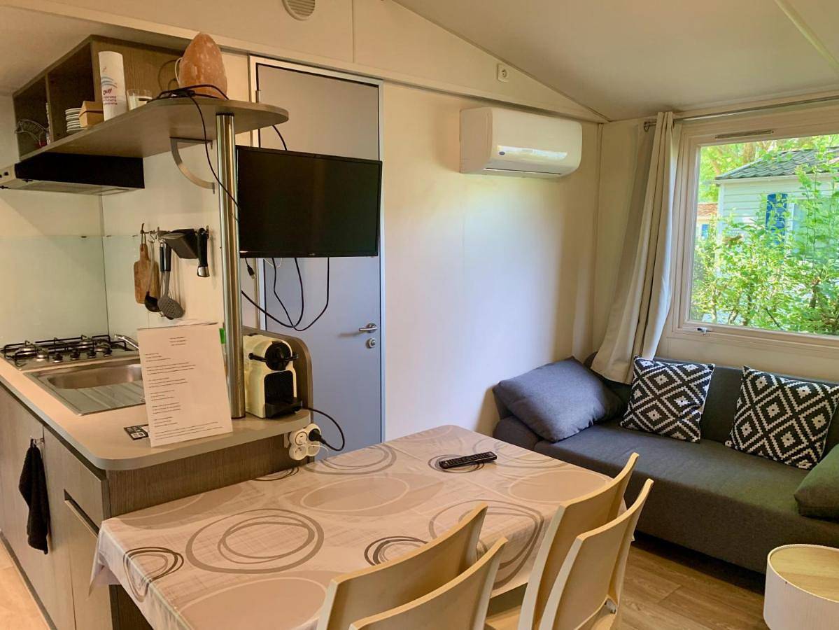 Mobilhome L'Aincontournable - 6 personnes - Clim - Terrasse in Poncin, Nantua
