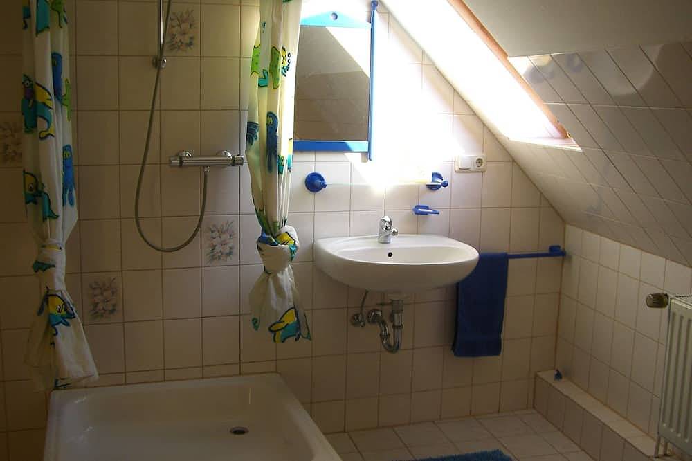 Ganze Wohnung, Komfortable Ferienwohnung mit Traumgarten in Bleckede, Elbtalaue