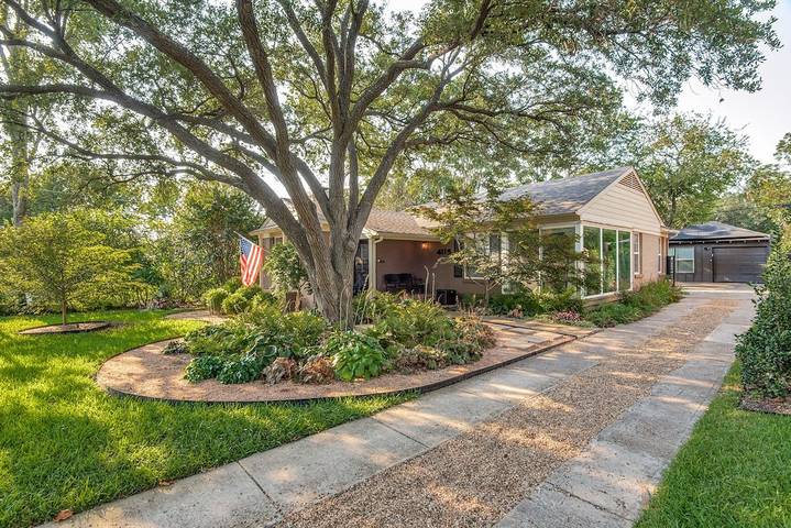 Vacation house for 4 people, with yard and terrace in Dallas