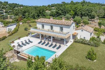 Maison De Vacances pour 10 Personnes dans Saint-Cézaire-sur-Siagne, Région de Cannes, Photo 1