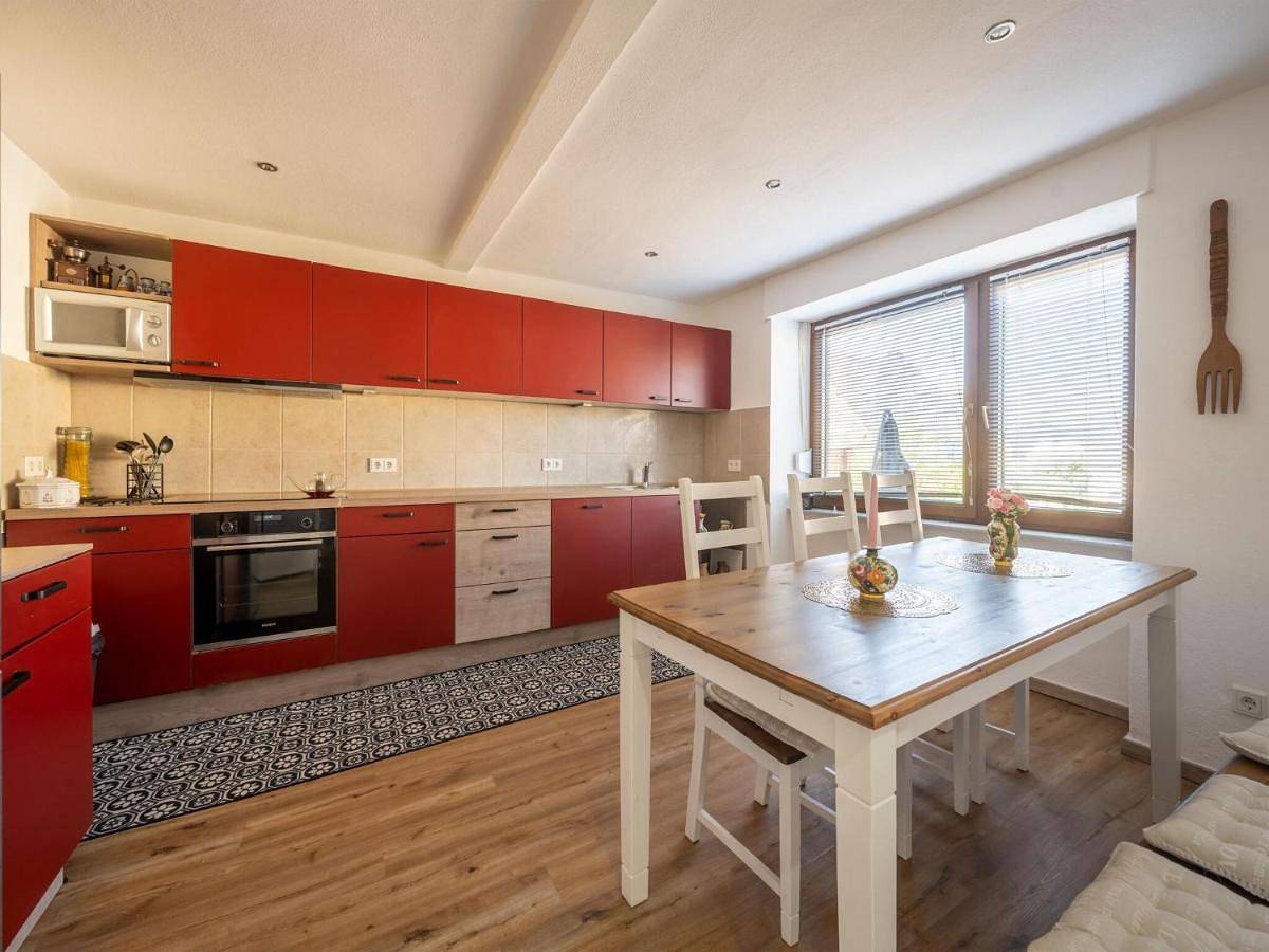 Five-Bedroom Holiday Home in Longkamp, Bernkastel-Kues & Umgebung