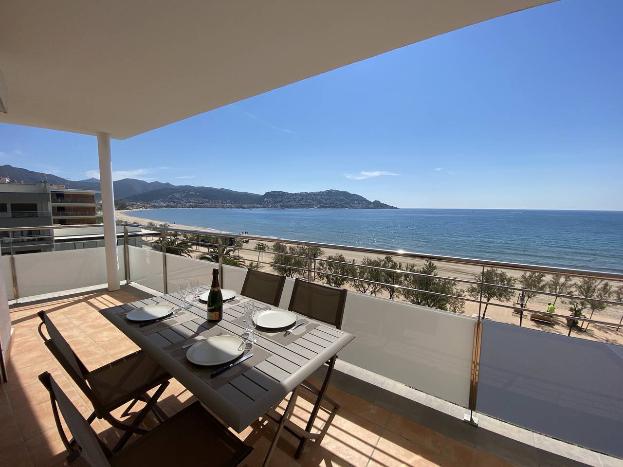 Appartement entier, Appartement de vacances pour 4 personnes avec terrasse in Santa Margarida, Roses