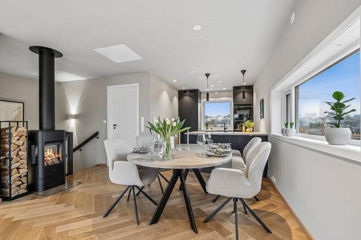 Ferienwohnung für 4 Personen, mit Balkon und Terrasse sowie Ausblick in Leknes