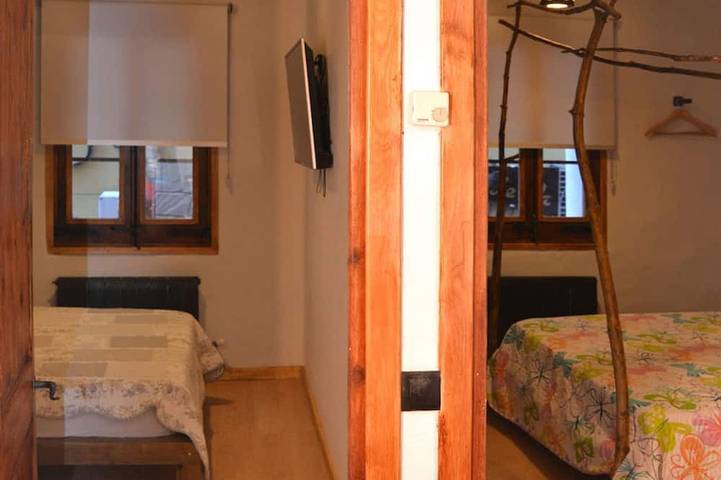 Gîte pour 6 personnes, avec jardin, animaux acceptés à La Pobla de Lillet - 2