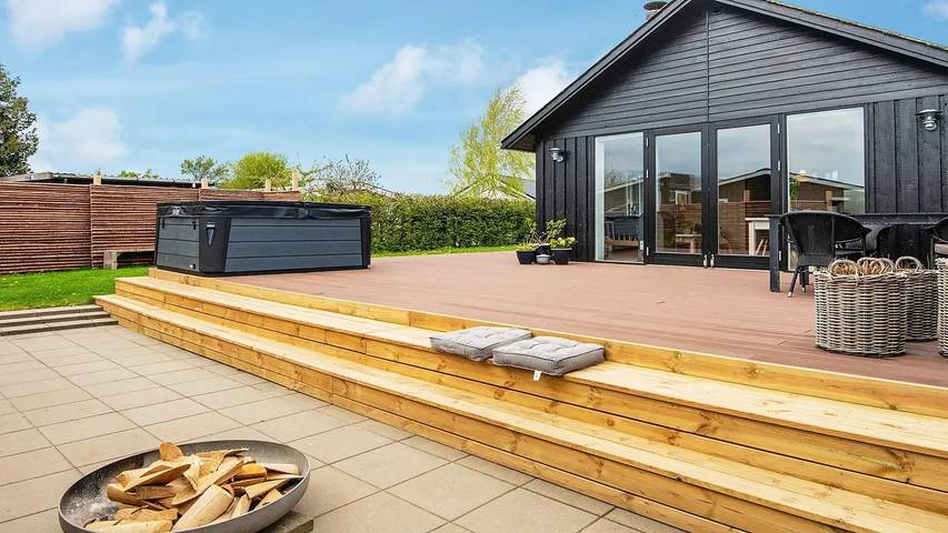 Ferienhaus für 5 Personen, mit Whirlpool und Terrasse sowie Garten und Sauna in Flovt Strand