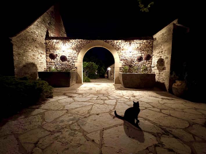 Gîte pour 4 personnes, avec piscine et jacuzzi ainsi que terrasse et jardin, animaux acceptés à Simeyrols - 3