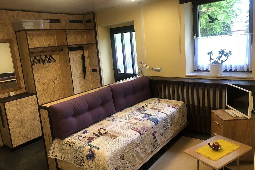 Ganze Wohnung, Radlerzimmer mit separatem Bad außerhalb des Zimmers. Sehr gemütlich. in Ziethen, Vorpommern Greifswald