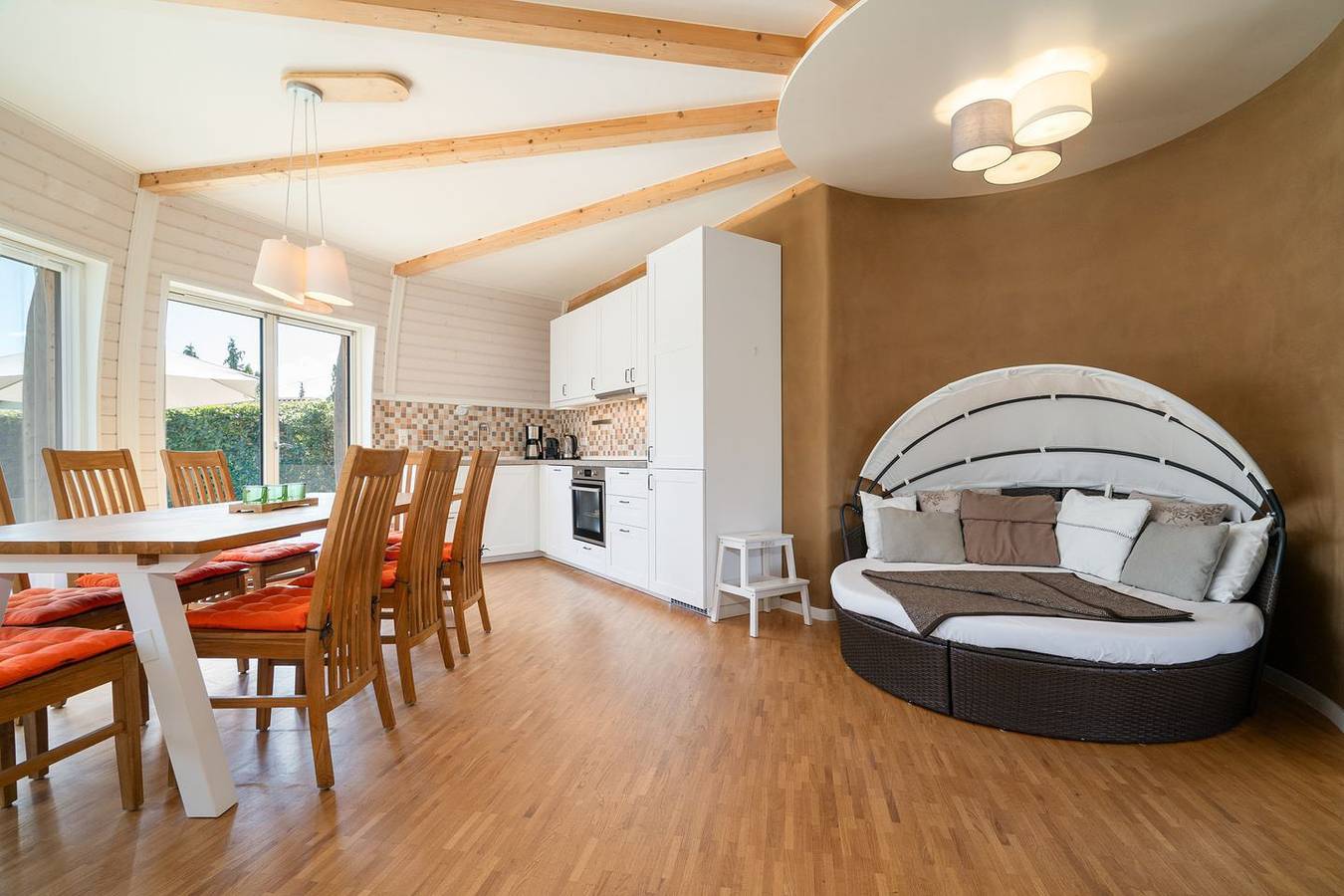 Kugelhaus Solveig – 3 Sz, 2 Bäder, Sauna & große Wohnküche am See in Tollensesee, Penzlin