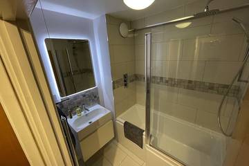 Apartment for 4 People in Kingston upon Thames, Chessington World of Adventures, Photo 4