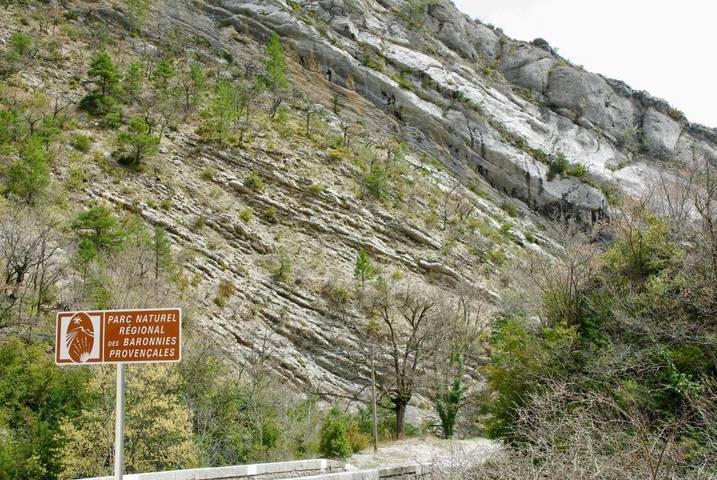 Location de vacances pour 2 personnes, avec vue et piscine ainsi que jardin et balcon à Rosans - 4