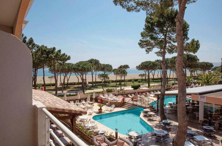 Hôtel pour 3 personnes, avec jardin ainsi que piscine et vue