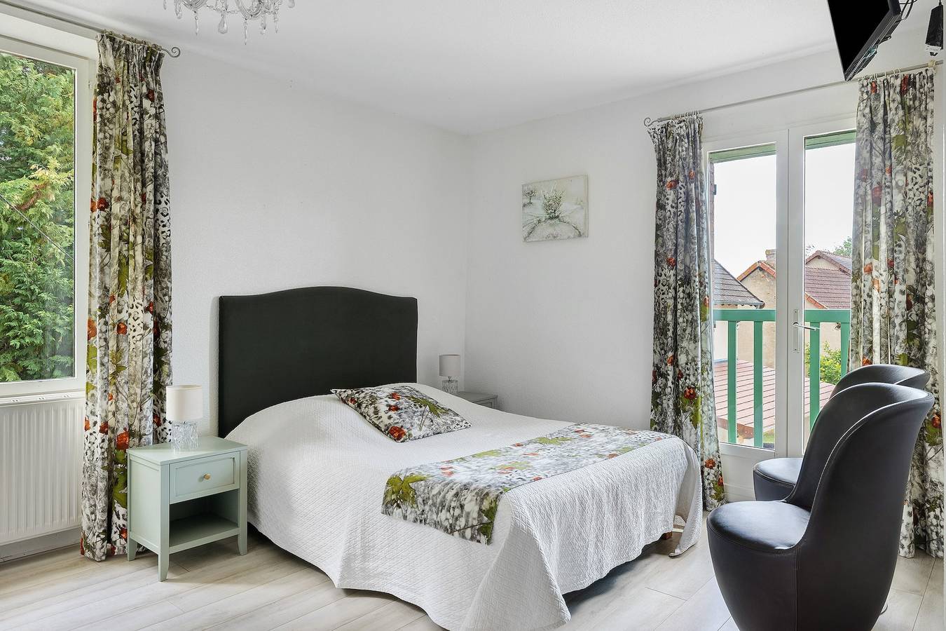 Chambre d’hôtes « Les Malvaux - Chambre Verte » avec piscine, terrasse partagées et Wi-Fi in Huriel, Région de Montluçon