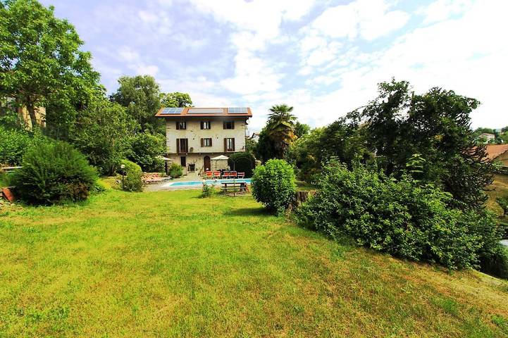 Entire apartment, Casa Frey apt. 1 three-room apartment on Lake Orta with garden and swimming pool in Vacciago, Comune di Ameno