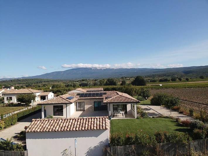 Villa pour 8 personnes, avec jardin ainsi que vue et piscine, animaux acceptés