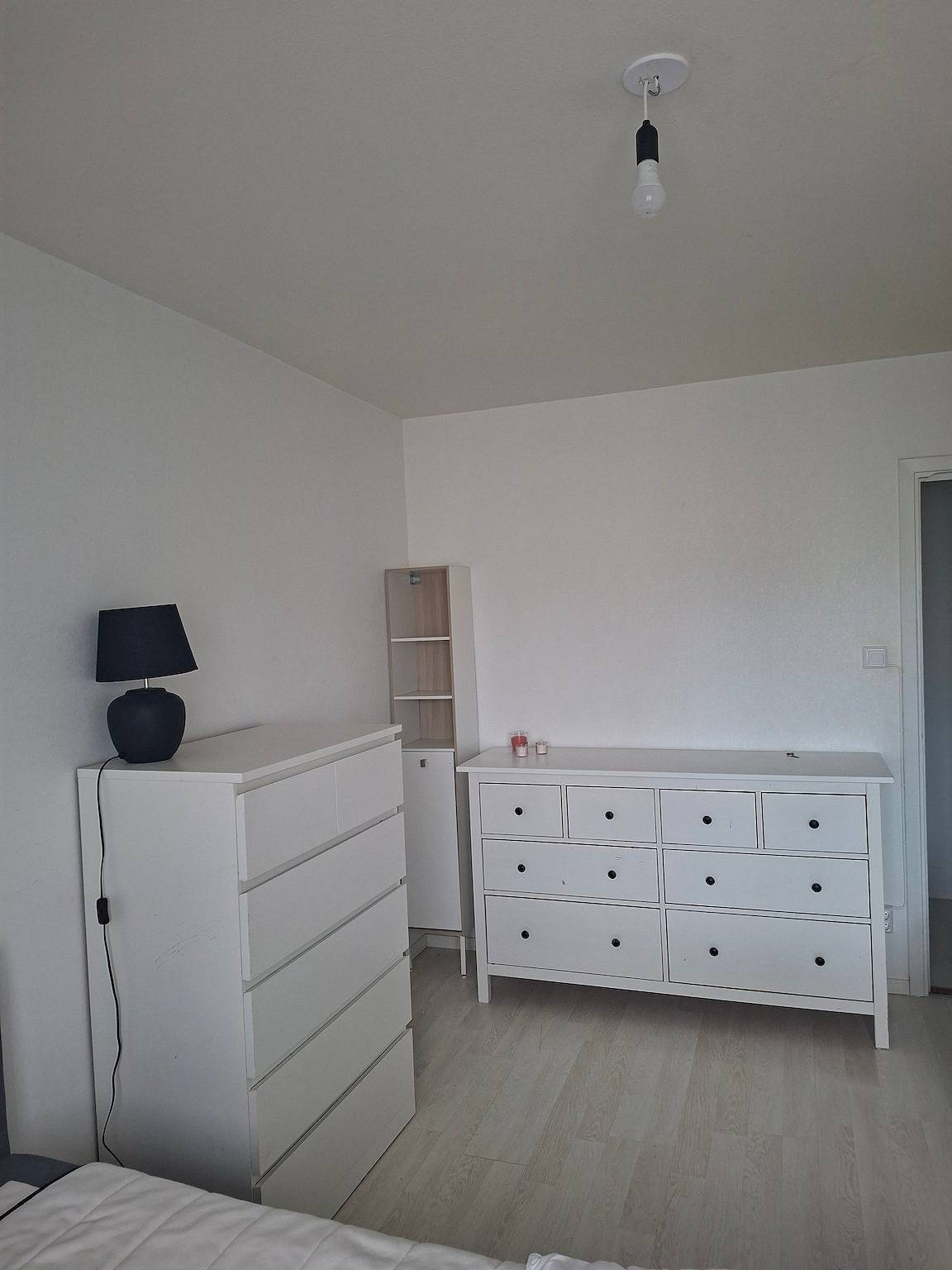 Ganze Wohnung, Gemütliches Zimmer im charmanten Farsta Apartment -Rückzugsort für Familien in Schwedische Ostsee