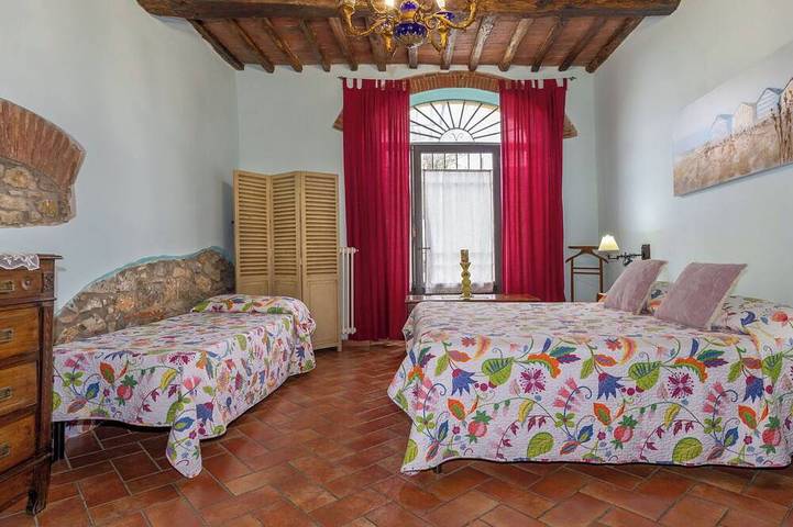 Ganze Wohnung, Herrliche Wohnung für 5 Gäste mit Pool, Klimaanlage,  W-Lan, Innenhof und Haustiere erlaubt in Campiglia Marittima, Etruskische Küste