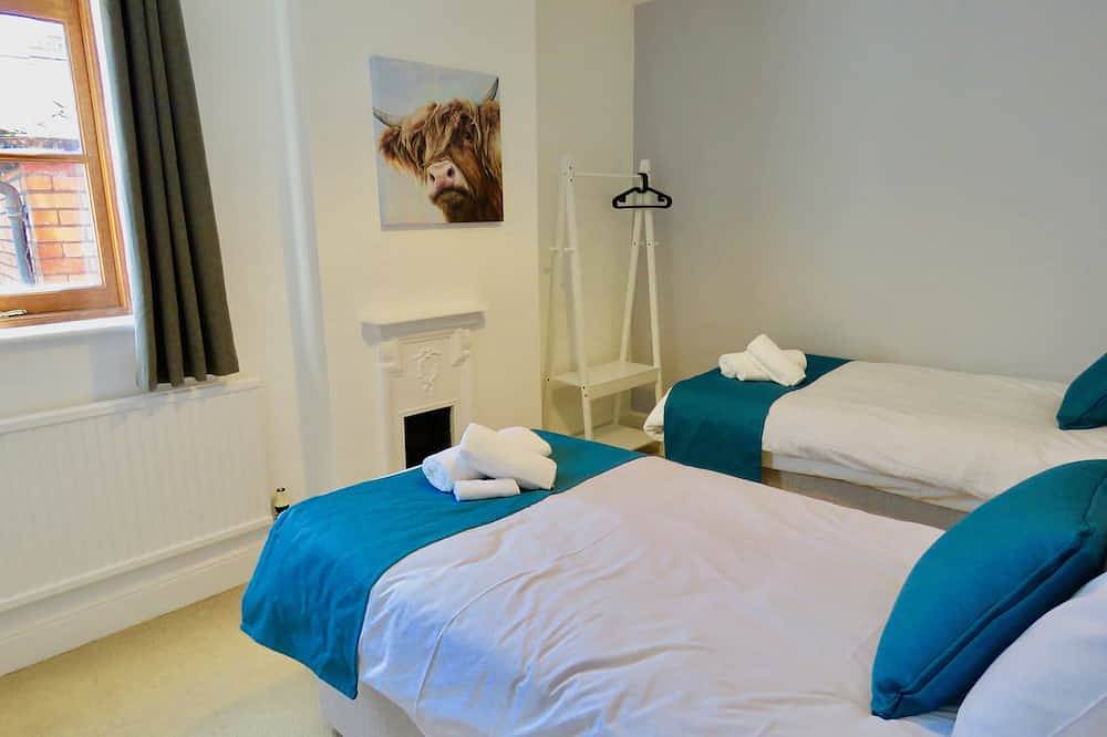 Luxury 3-bed Edwardian Town House in the Cotswolds - Verified Key Workers Only in Stroud, Gloucestershire