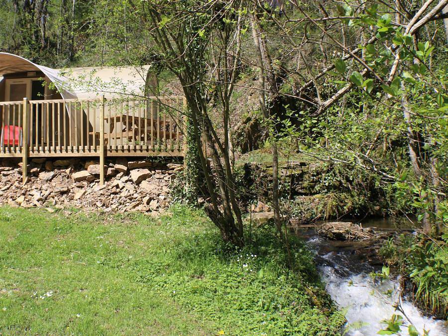 Camping Moulin de Chaules  - Bungalow de lona 4 personas - Cocosweet sin instalaciones sanitarias in Saint-Constant-Fournoulès, Región de Aurillac