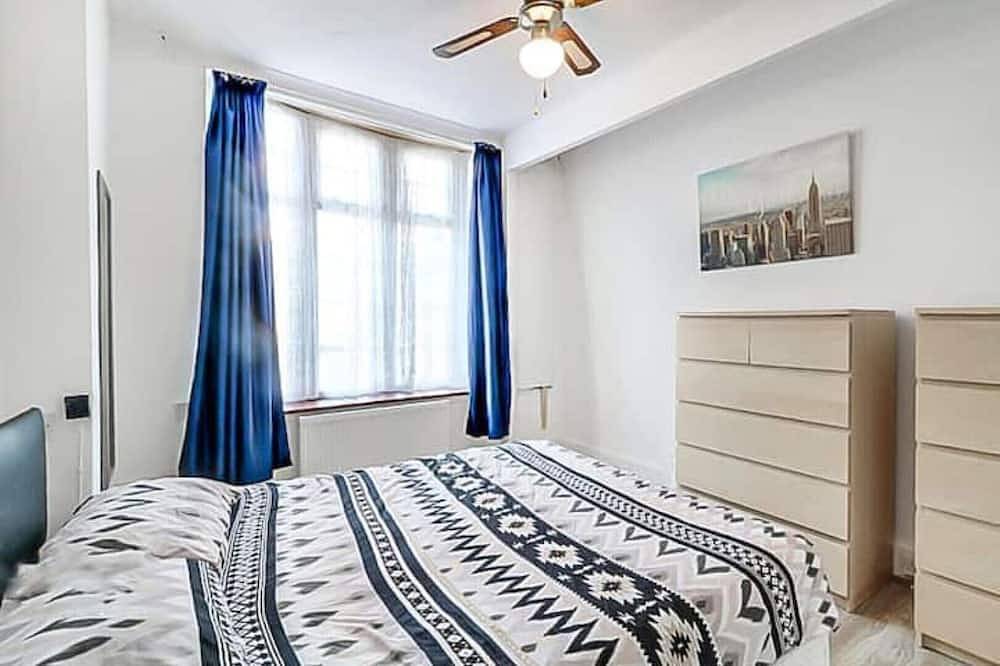 Luxury 7 beds 5 baths detached house with parking in Luton, Chiltern Hills