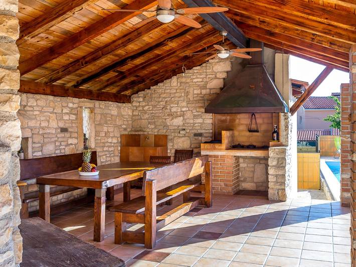 Ferienhaus für 8 Personen, mit Terrasse und Garten sowie Pool in Medulin
