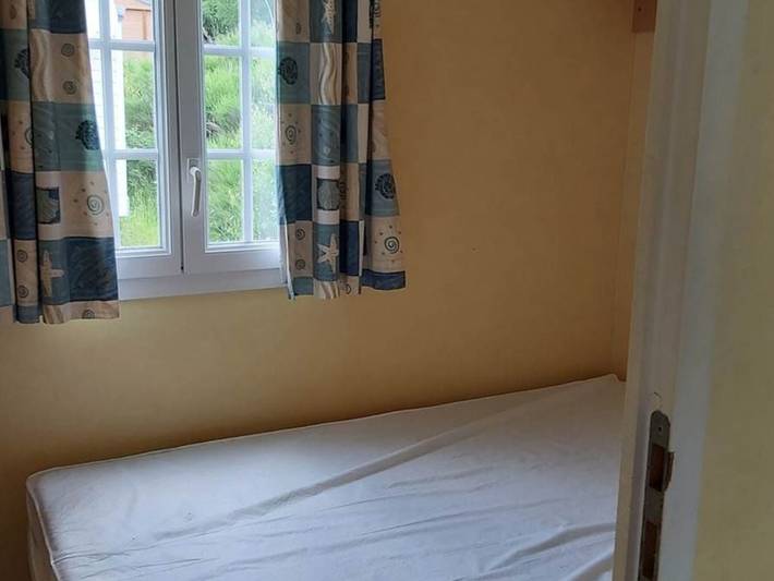 Camping pour 3 personnes, avec terrasse dans Région de Besse-et-Saint-Anastaise - 4