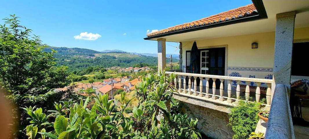 Casa de férias para 7 pessoas, com Varanda e Terraço e ainda Jardim and Vista em Lobios