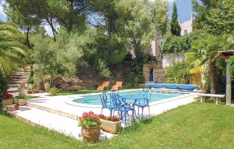 Glamping voor 2 personen, with terras and tuin as well as sauna and zwembad in Languedoc-Roussillon