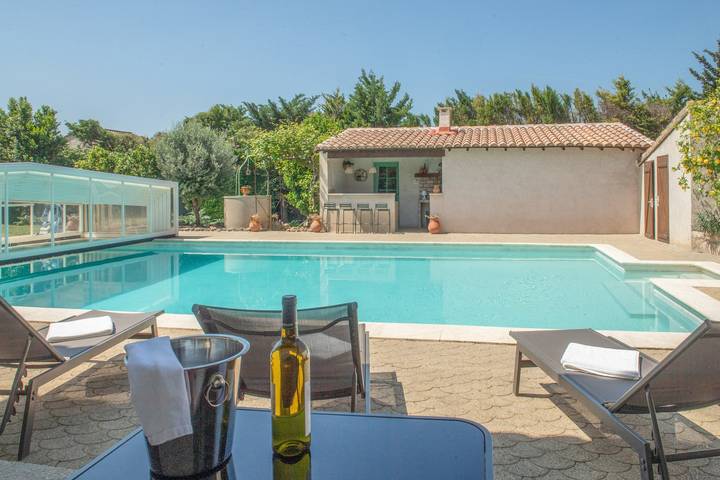 Location de vacances pour 12 personnes, avec piscine ainsi que jardin et terrasse, adapté aux familles à Fontvieille - 4