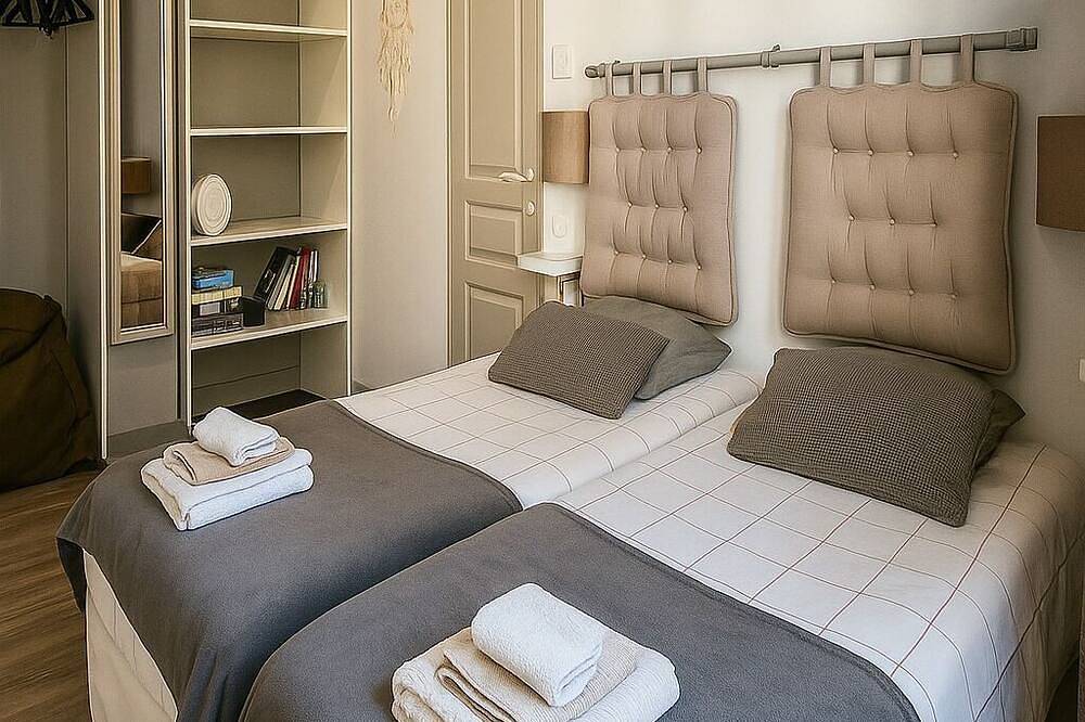 Appartement entier, Suite familiale de l'Octroi F3 au coeur  de Chartres a 55m2 2 chambres, parking in Chartres, Région de Chartres