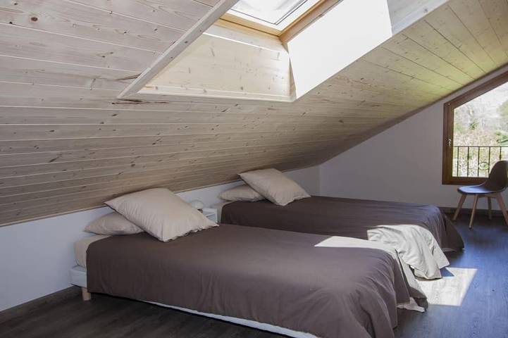 Gîte pour 8 personnes, avec jardin et balcon à Faverges - 4