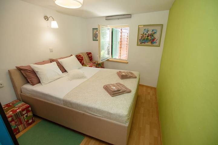 Ganze Wohnung, Grosse Familienwohnung Mit Meerblick-Terrasse In Der Nähe Des Strandes Und Des Fährhafens in Šolta (Split-Dalmatien), Rogac