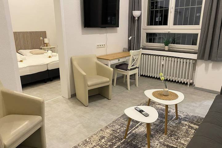 Appartement entier, Vacation Rental / Apartment for Workers in Solingen City, Across from Clemensgalerien in Solingen, Bergisches Land
