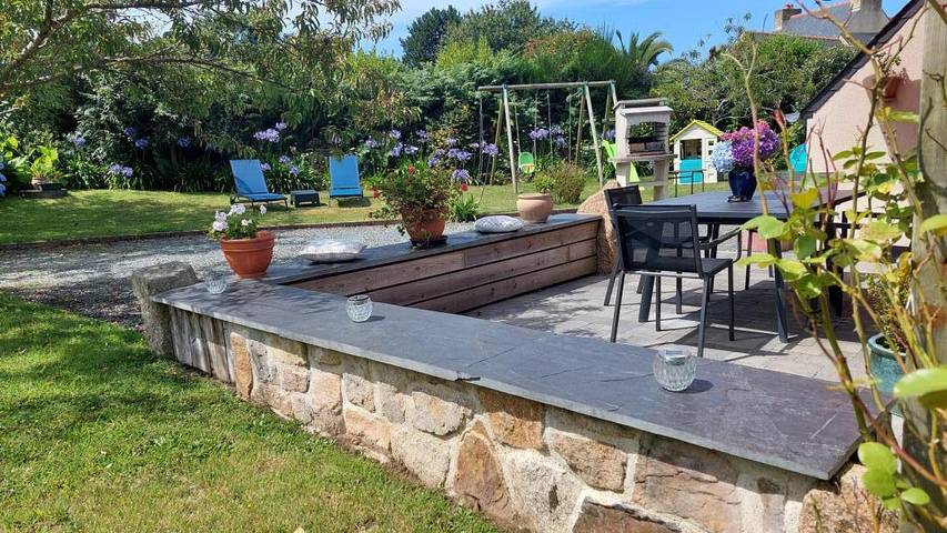 Gîte pour 4 personnes, avec Terrasse ainsi que Jardin et Vue à Trégastel - 2