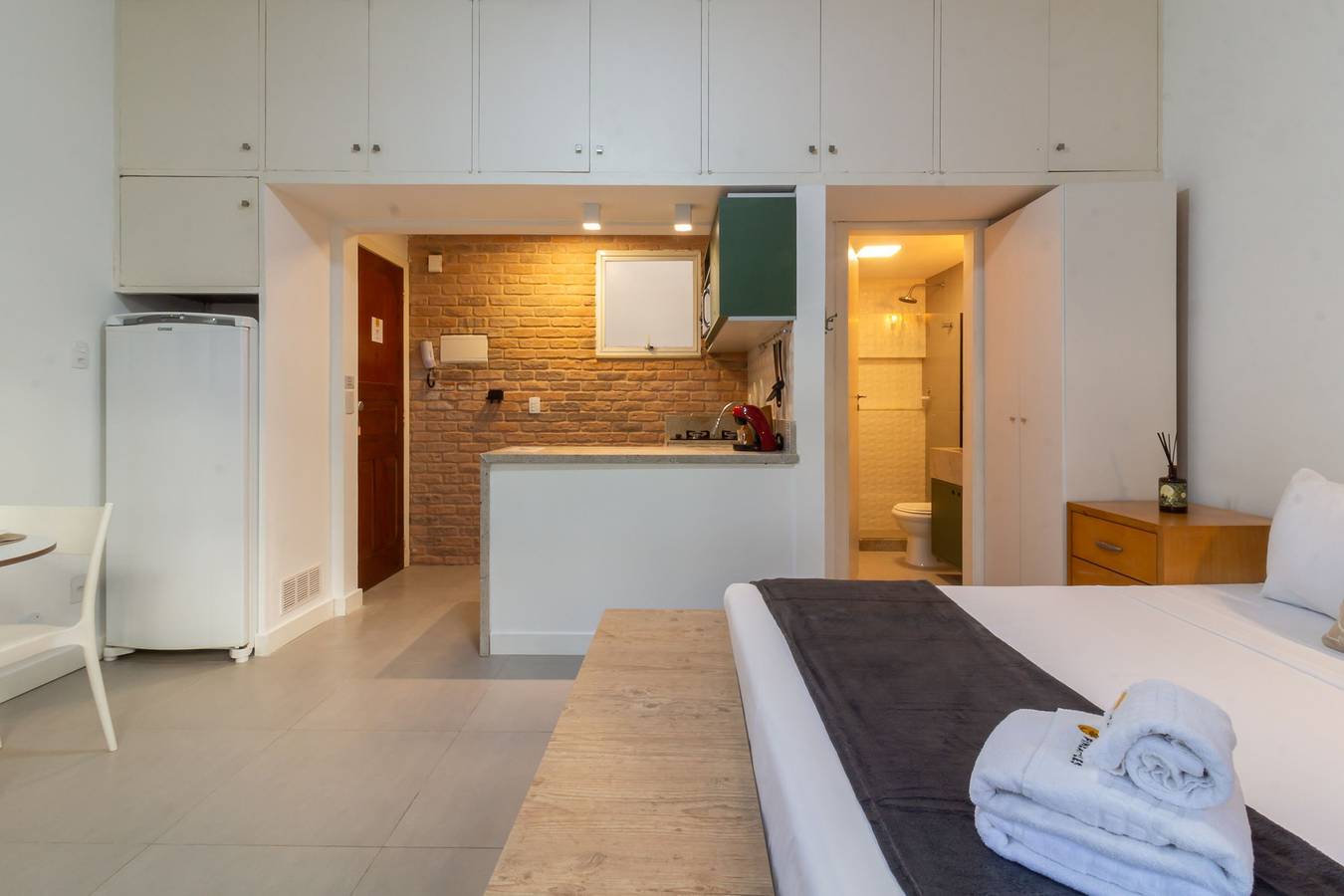 Entire studio, 3 minutes from Ipanema beach | Jn202 in Ipanema, Rio de Janeiro