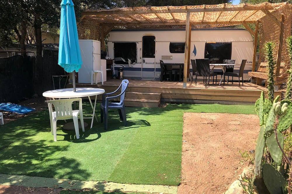 Charming fully-equipped caravan in Porto Vecchio by the sea in Porto Vecchio, Sartène e dintorni